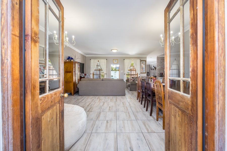 5 Bedroom Property for Sale in Graanendal Western Cape